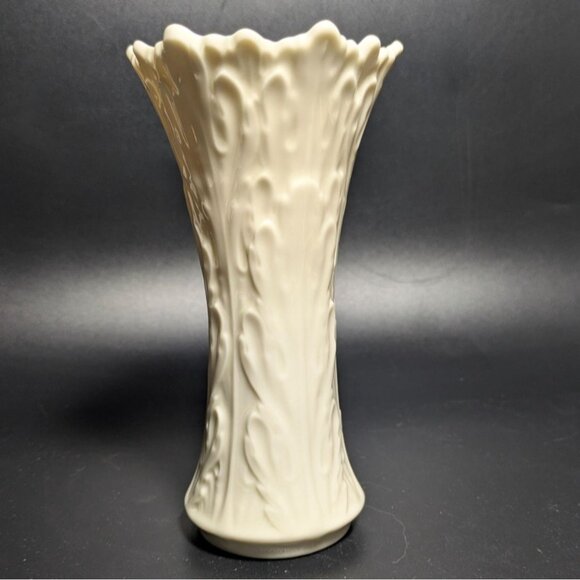 Lenox Woodland Collection White Vase Leaf Embossed Pattern Scalloped Rim USA - Picture 1 of 8